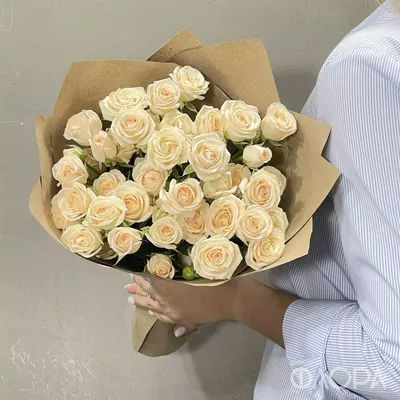 Букет из 25 кустовых роз с эвкалиптом заказать с доставкой в Челябинске -  салон «Дари Цветы»
