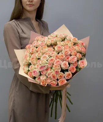 Разноцветные кустовые розы в букете за 4 890 руб. | Бесплатная доставка  цветов по Москве