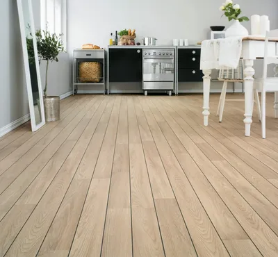 Отзыв о Tile Kraft 20x120: плитка под ламинат в интерьере гостиной