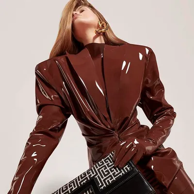 Латекс, кожа и съемка топлес: Тина Кароль украсила обложку книги Vogue –  INSIDER UA