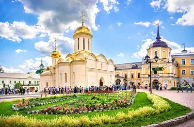 File:Russia-Sergiev Posad-Troitse-Sergiyeva Lavra-Panorama-2.jpg -  Wikimedia Commons