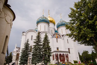 Троицкий собор Троице-Сергиевой лавры (Сергиев Посад) - необоычные туры с  размещением. Опытные гиды, отзывы путешественников, как добраться, план  путешествия. Доступные цены в 2023 году