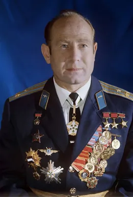 Каждая его минута стала по-настоящему звездной: умер космонавт Алексей  Леонов - Российская газета