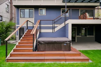 Удобная и прочная уличная лестница. Из бетона, металла, камня или из дерева?