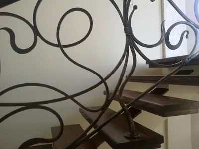 Кованые лестницы для дома: винтовые и спиральные - Художественная ковка  металла - кованые изделия заказать