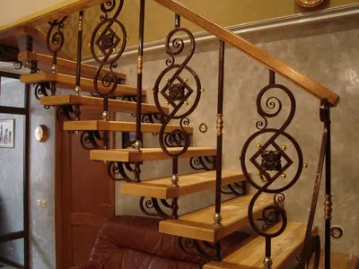 Кованая лестница для частного дома. Ковка лестничных перил в Спб.