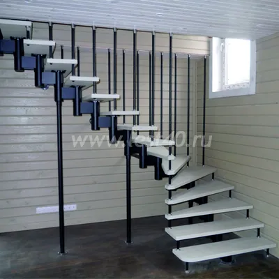 Установка деревянных лестниц в частных домах, установить лестницу из дерева  в частном доме