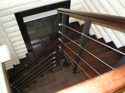 Деревянные лестницы для дачи на второй этаж: помогаем с выбором
