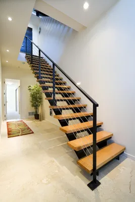 Фото: Лестница на второй этаж - как сделать ее стильной и функциональной