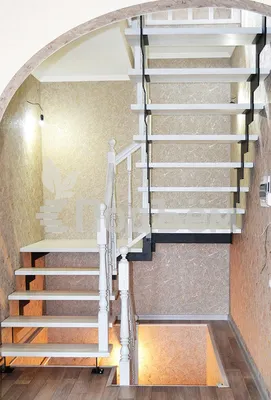 Обои: Лестница на второй этаж - какой цвет выбрать, чтобы она сочеталась с другими элементами интерьера