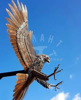 Летящий орёл в горах» — создано в Шедевруме