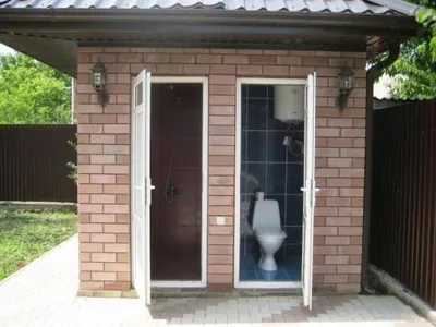 Душ туалет для дачи (под одной крышей). 10 фото | Наружные ванны, Студия на  заднем дворе, Дизайн экстерьера