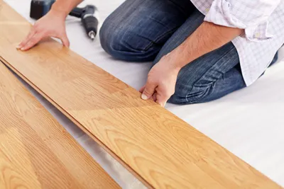 Как стелить пол деревянном доме
