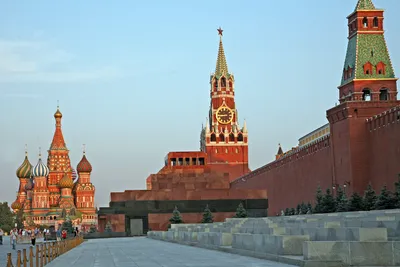 У стен Московского Кремля: