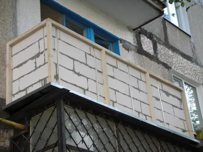 Застекленный балкон в частном доме | Смотреть 80 идеи на фото бесплатно