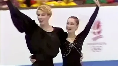 Maya Usova and Alexander Zhulin - 1992 Albertville Olympics Exhibition - \"A  Paris\", \"Autumn Leaves\" - YouTube