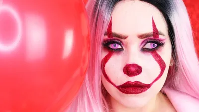 Изображение клоуна с красочным макияжем для ваших нужд