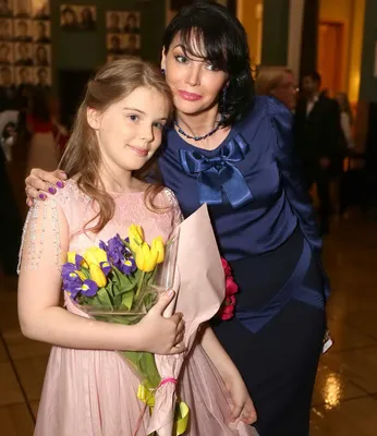 16-летняя дочь Абдулова призналась, что мать не хотела видеть ее актрисой -  Страсти