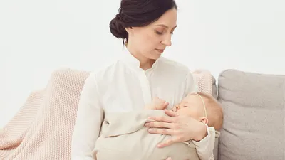 Молодая мать с ребенком на руках дома :: Стоковая фотография :: Pixel-Shot  Studio