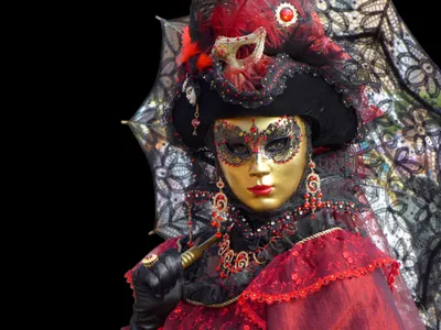Карнавал В венеции. Яркие маски карнавала на традиционном фестивале в  Венеции Италии. Красивые маски Стоковое Фото - изображение насчитывающей  сторона, культурно: 183247618