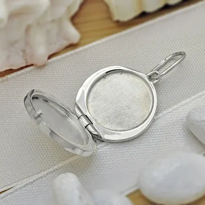 Серебряный открывающийся круглый кулон/медальон 18.5 мм с 2 фото внутри  (31531) – купить в Gravira.ru