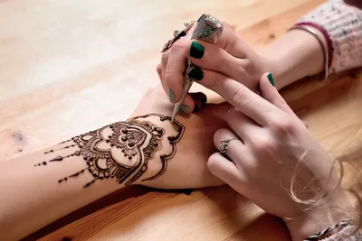 Изображение Mehendi на ноге Стоковое Изображение - изображение  насчитывающей естественно, свеже: 107164955