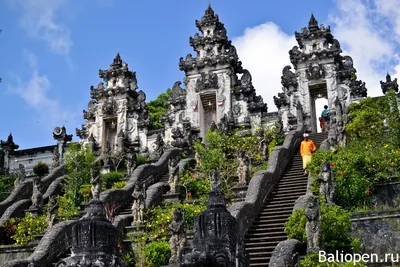SvetaKhovrina on Instagram: “Улувату. Это место есть, по-моему, в каждом  рейтинге о Бали: «самые красивые места», «лучш… | Красивые места, Бали,  Романтические места