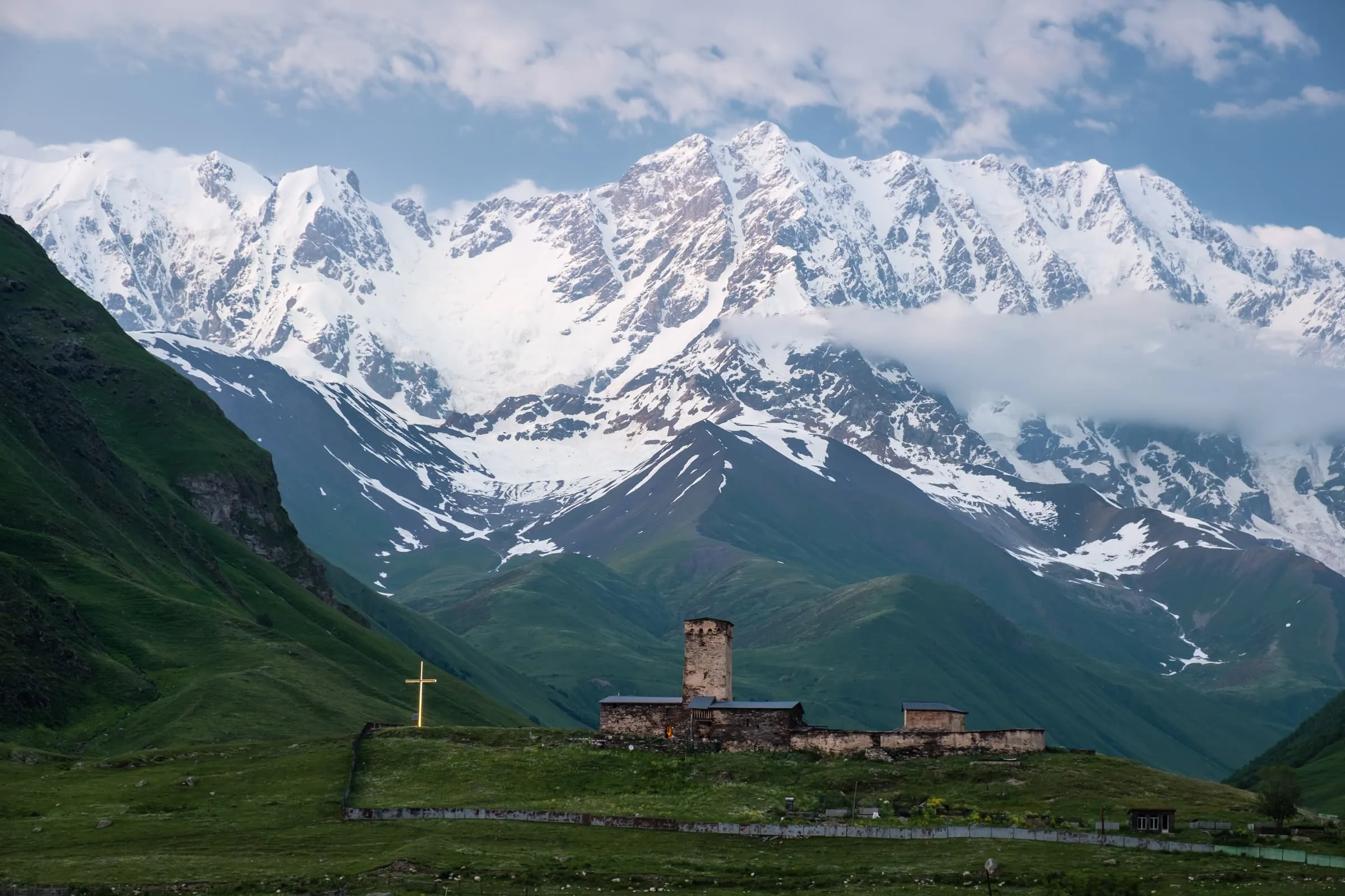 Грузия Местия Церковь