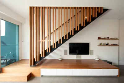 Как обустроить пространство под деревянной лестницей | FogWood