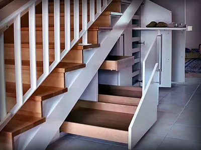 Идеи рационального использования пространства под лестницей в частном доме
