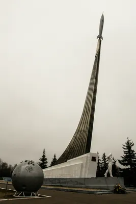 Мемориал на месте приземления Гагарина и история его создания