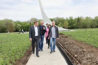 Мемориал на месте приземления Гагарина и история его создания