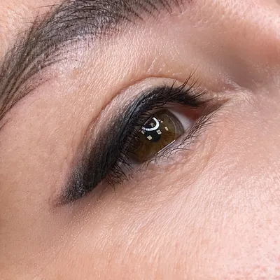 Межресничный татуаж глаз с растушевкой: красота в каждой детали