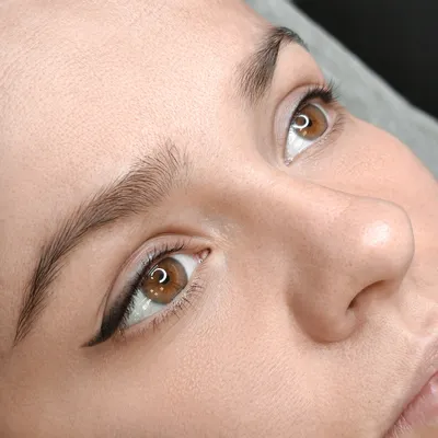 Фото межресничного татуажа глаз с растушевкой: создайте свой уникальный образ
