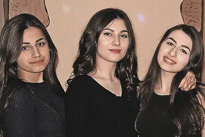 Суд арестовал сестер Хачатурян по делу об убийстве отца :: Новости :: ТВ  Центр