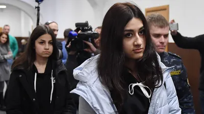 Скандал разгорелся на похоронах убитого тремя дочерьми москвича