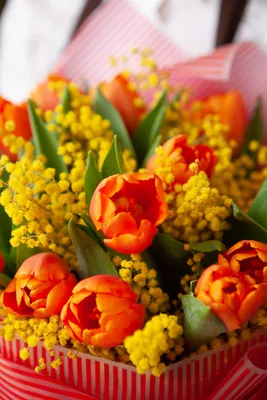 Букет с тюльпанами и мимозой. купить в Минске - LIONflowers