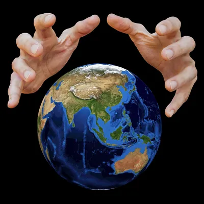 Карта мира в руках женщины стоковое фото. изображение насчитывающей  экологичность - 25994194
