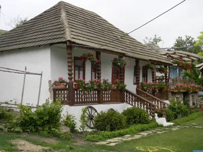 Традиционный дом в деревне в Молдавии Стоковое Фото - изображение  насчитывающей достопримечательностью, лето: 91723724