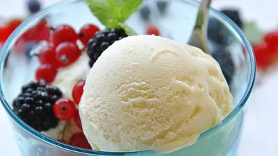 Мороженое из сгущенки и сметаны домашнее рецепт фото пошагово и видео -  1000.menu