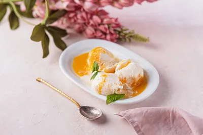 Сливочное мороженое с запечённой клубникой и мёдом - пошаговый рецепт с  фото на Готовим дома