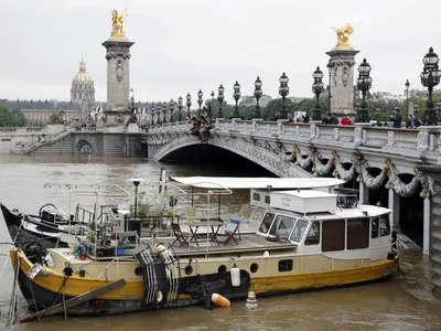 Мост Александра III в столице Франции В париже осенью. Редакционное  Стоковое Фото - изображение насчитывающей скульптура, париж: 173342598