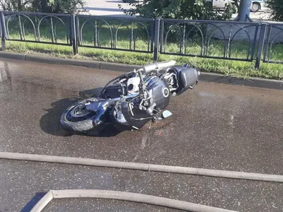 Новосибирский мотоциклист погиб после столкновения с фурой | НДН.Инфо