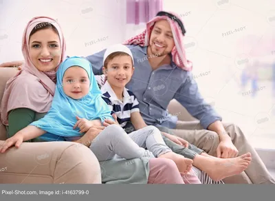 Мусульманская семья иллюстрация штока. иллюстрации насчитывающей чернила -  108594556