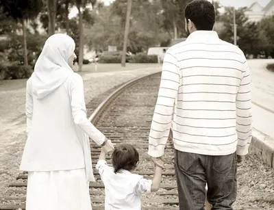 Очаровательная Мусульманская Семья — стоковые фотографии и другие картинки  Ислам - Ислам, Милый, Младенец - iStock