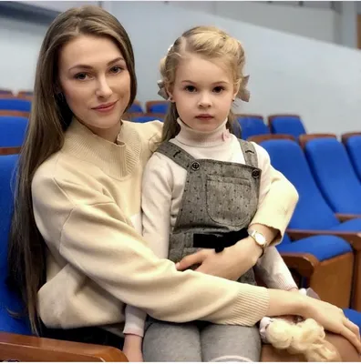 Александра НИКИФОРОВА: за время карантина я научила дочку читать и лепить  котлеты — tele.ru