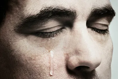 Одинокий Испаноязычный Мужчина Плачет На Полу — стоковые фотографии и  другие картинки Депрессия - Депрессия, Мужчины, Только мужчины - iStock