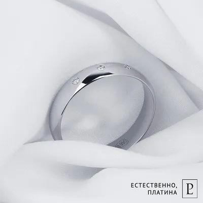 Изображение мужской руки с обручальным кольцом для использования в дизайне