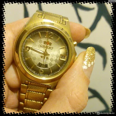 Фотография мужских часов на женской руке в формате JPG для сайта