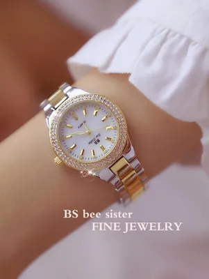 Мужские часы на женской руке: большой размер JPG